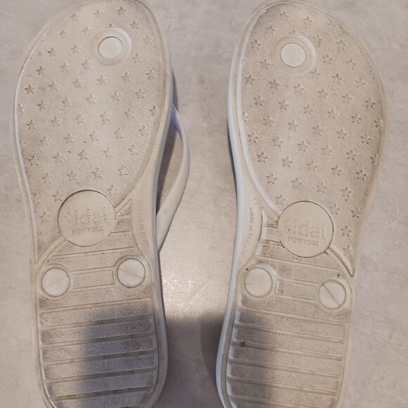 Tidal Patriotic Flip Flops - Picture 2 of 4